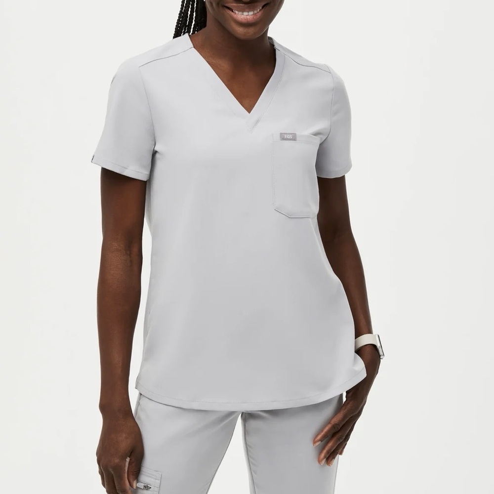 Figs Catarina One-Pocket Scrub Top - Cement
